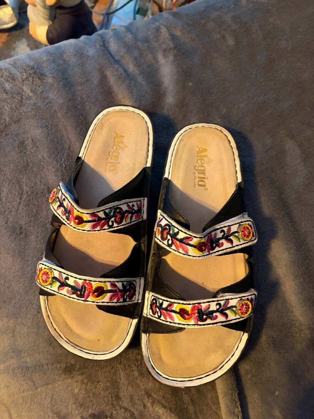 Alegria Chrysalis Embroidered Sandals Size 39 Black Floral Strappy Slide